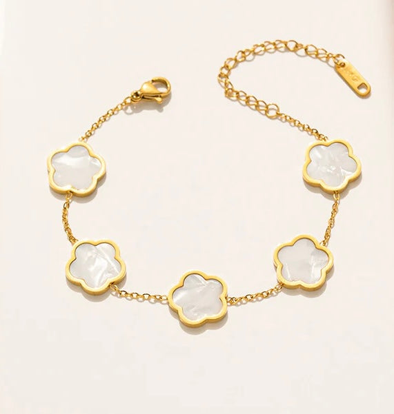 Gold-plated bracelet with five mother-of-pearl petal charms