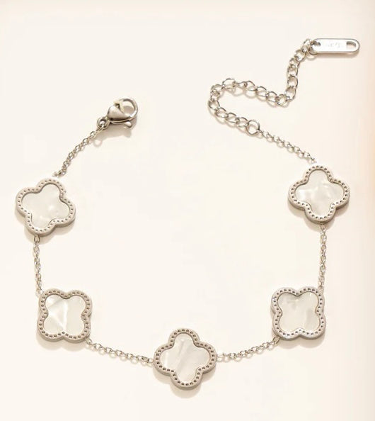 Silver and white shell clover O-chain bracelet